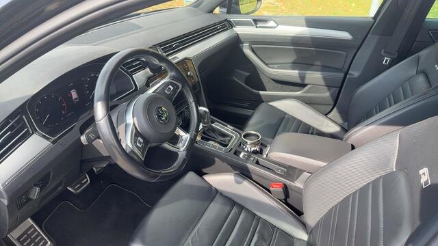 Volkswagen PASSAT Variant 1.5 TSI Highline Business R / Panoramadak / Navigatie / Leder / Trekhaak