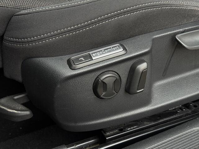 Volkswagen PASSAT Variant 1.5 TSI Highline DSG Navi Camera