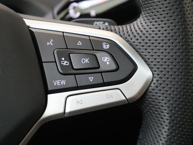 Volkswagen PASSAT Variant 1.5 eHybrid R-Line Edition | Panoramadak | Trekhaak | Head-up display | Parkeerassistent | Black style | Adaptieve demping | Stoelverwarming voor en achter | Dodehoek detectie |