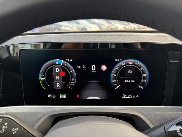 Volkswagen PASSAT Variant 1.5 eHybrid 272 Pk Automaat R-Line Edition | Matrix LED | Panoramadak | Head-Up | Black Style | Trekhaak | 18" | 19.087 Km!!