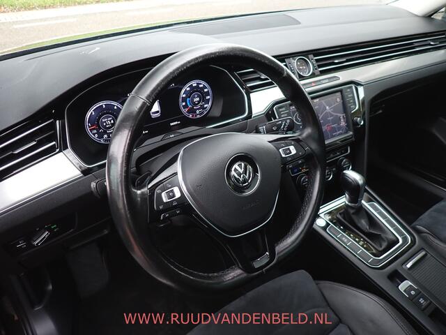 Volkswagen PASSAT Variant 1.6TDI DSG7 R-LINE ACC/PANODAK/CAMERA/FULL-LED/CARPLAY