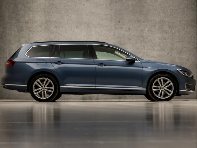 Volkswagen PASSAT Variant 1.4 TSI GTE 218Pk Automaat (VIRTUAL COCKPIT, APPLE CARPLAY, GROOT NAVI, LEDER/ALCANTARA, MEMORY SEATS, STOELVERWARMING, GETINT GLAS, LED KOPLAMPEN, ADAPTIVE CRUISE, PARKEERSENSOREN, NIEUWE APK, NIEUWSTAA
