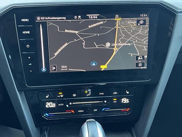 Volkswagen PASSAT Variant 1.4 TSI PHEV 218 pk GTE Business Automaat / Dealer onderhouden / 1.600 kg Elektrische trekhaak / Stuur- en stoelverwarming / Ergo Comfort stoel / Camera 360° / Winterwielenset /