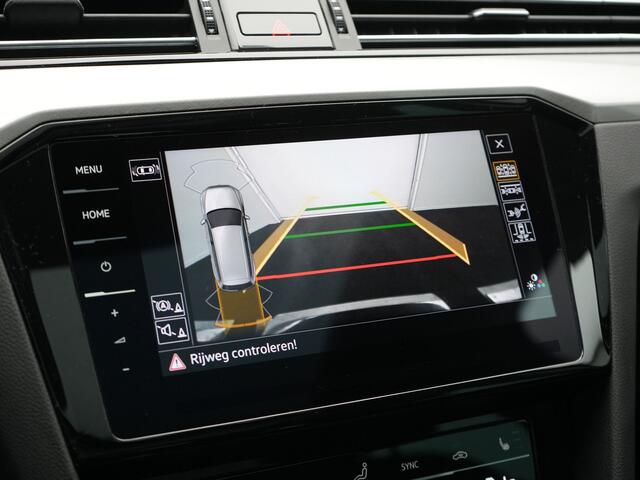 Volkswagen PASSAT Variant 1.4 TSI GTE Business Plug In Hybrid 218pk Dealer O.H PHEV | Trekhaak Af Fabriek | Panodak | Adaptive Cruise | Camera | Alcantara Sportstoelen Massage & Verwarmd | Apple Carplay | Navigatie | Keyless | Virtual | DAB |