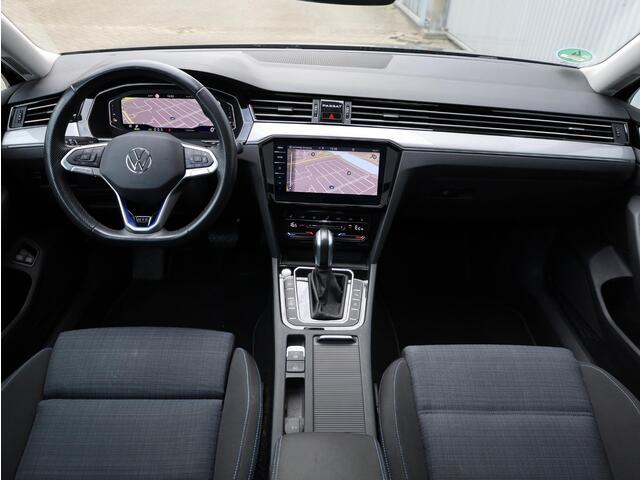 Volkswagen PASSAT Variant GTE 1.4 TSI PHEV 218PK | Panodak | 360° | Virtual | Keyless | IQ Light Matrix LED | Trekhaak | Elektrische kofferklep |