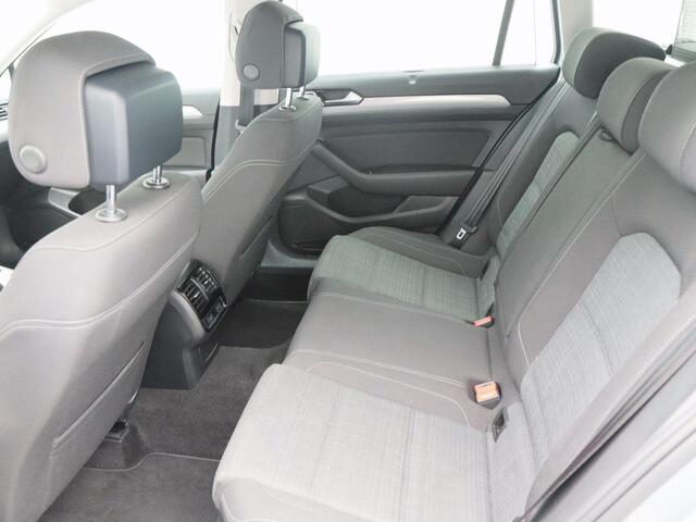 Volkswagen PASSAT Variant 1.5 TSi 150 Pk Automaat Comfort Business | Adaptive Cruise | Stoelverwarming | CarPlay | Achteruitrijcamera | Trekhaak | 16 Inch | 101.536 Km!!