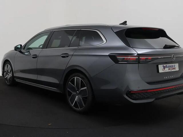 Volkswagen PASSAT Variant 1.5 eTSI R-Line Edition 150pk | Pano | IQ.Light | ACC | Ergo active + massage
