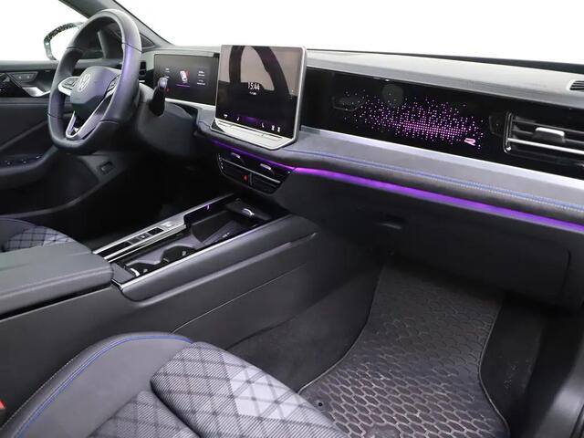 Volkswagen PASSAT Variant 1.5 eTSI R-Line Edition 150pk | Pano | IQ.Light | ACC | Ergo active + massage