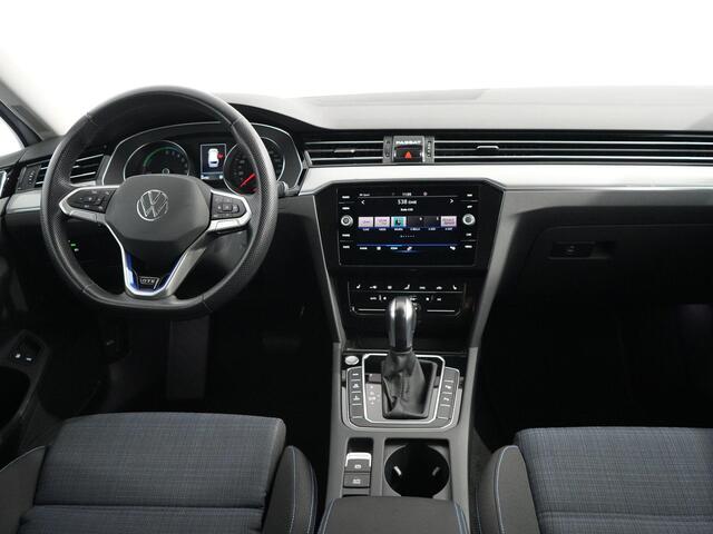 Volkswagen PASSAT 1.4 TSI PHEV GTE Business | Matrix IQ | Zwenkhaak | Carplay | 18inch |