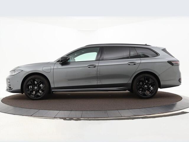 Volkswagen PASSAT Variant 1.5 eHybrid 272pk DSG R-Line Edition · Keyless · 360 Camera · Elek. Trekhaak · Elek.Achterklep · Apple/Android Car Play · 18'' Inch · Garantie t/m Augustus 2026