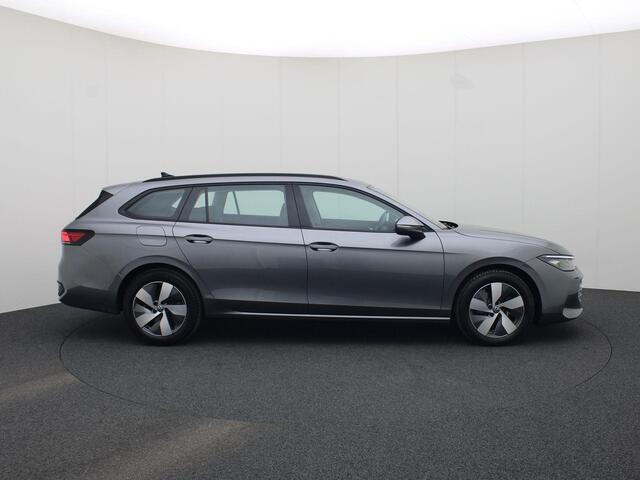Volkswagen PASSAT Variant 1.5eTSI/150PK DSG · Navigatie · Stoel-& stuurverwarming · Apple/Android · Garantie tot juni 2026