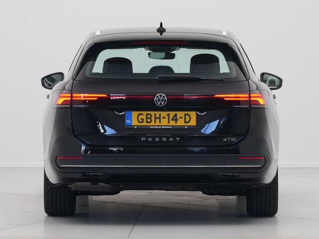 Volkswagen PASSAT Variant 1.5 eTSI 150pk Business Trekhaak Navigatie Camera Side Assist Acc