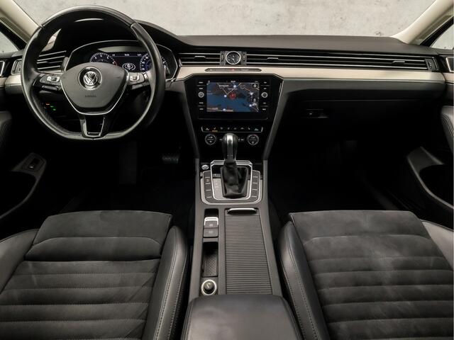 Volkswagen PASSAT Variant 1.4 TSI ACT Highline R Sport 150Pk Automaat (VIRTUAL COCKPIT, APPLE CARPLAY, LEDER/ALCANTARA, GROOT NAVI, CLIMATE, STOELVERWARMING, SPORTSTOELEN, GETINT GLAS, CAMERA, KEYLESS, ADAPTIVE CRUISE, NIEUWE APK, NIEUWSTAAT)