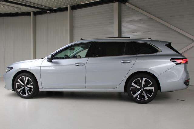 Volkswagen PASSAT Variant 1.5 eTSI Elegance Navigatie | Panoramadak | H.U.D. | 18" Velgen