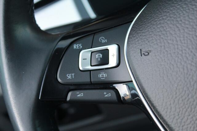 Volkswagen PASSAT Variant 1.5 TSI Comfortline Business | Trekhaak | ACC | Carplay |