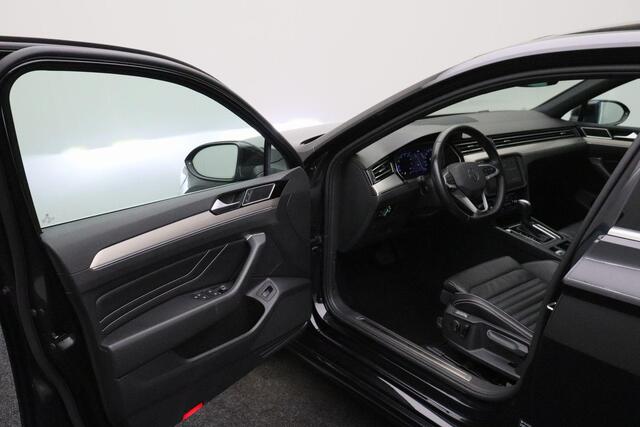 Volkswagen PASSAT 2.0 TSI R-Line Business + 2020 | Navigatie | Adaptive Cruise Control | Achteruitrij Camera | App Connect | 2 Sleutels | Nationale Autopas NAP | Boekjes | Multifunctioneel Stuurwiel | Digitaal Dashboard