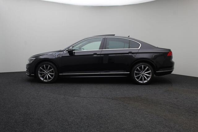 Volkswagen PASSAT 2.0 TSI R-Line Business + 2020 | Navigatie | Adaptive Cruise Control | Achteruitrij Camera | App Connect | 2 Sleutels | Nationale Autopas NAP | Boekjes | Multifunctioneel Stuurwiel | Digitaal Dashboard