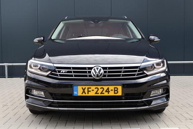 Volkswagen PASSAT Variant 1.8 TSI Highline Business R Automaat | 180pk | R-Line | Panoramadak | Active Info Display | Trekhaak | Stoelverwarming | LED | 18 Inch | Keyless
