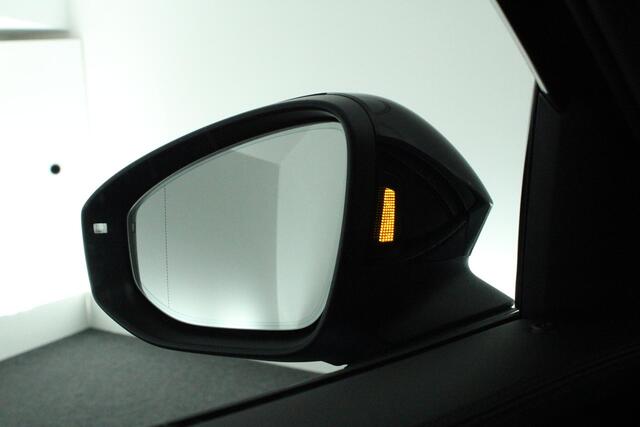 Volkswagen PASSAT Variant 1.5 eHybrid 272pk R-Line Edition Black Style Trekhaak Camera Head-Up Panoramadak Virtual Cockpit Keyless Navigatie