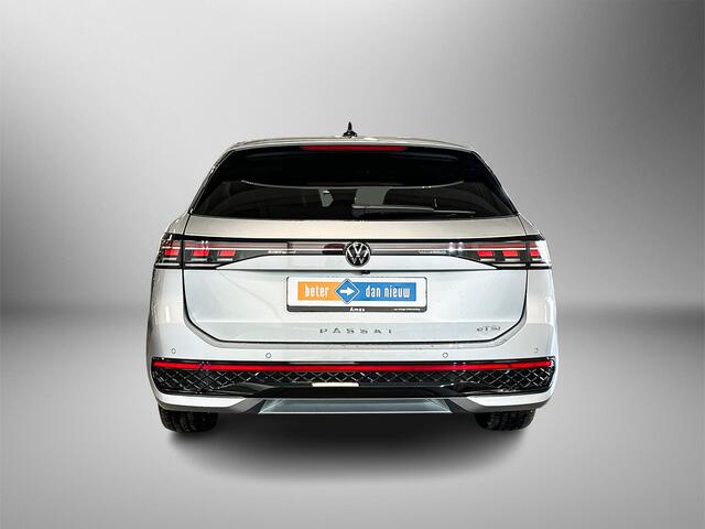 Volkswagen PASSAT Variant 1.5 150pk eTSI R-Line Edition Panoramadak | Parkeersensoren voor & achter | Achteruitrijcamera