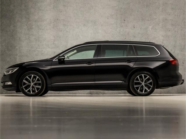 Volkswagen PASSAT 1.4 TSI ACT Sport 150Pk Automaat (PANORAMADAK, APPLE CARPLAY, NAVIGATIE, CAMERA, STOELVERWARMING ACHTER, ADAPTIVE CRUISE, GETINT GLAS, TREKHAAK, LED KOPLAMPEN, NIEUWSTAAT)