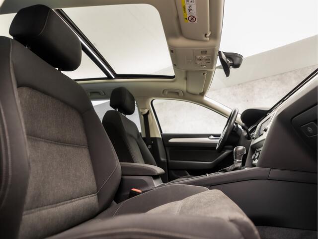 Volkswagen PASSAT 1.4 TSI ACT Sport 150Pk Automaat (PANORAMADAK, APPLE CARPLAY, NAVIGATIE, CAMERA, STOELVERWARMING ACHTER, ADAPTIVE CRUISE, GETINT GLAS, TREKHAAK, LED KOPLAMPEN, NIEUWSTAAT)