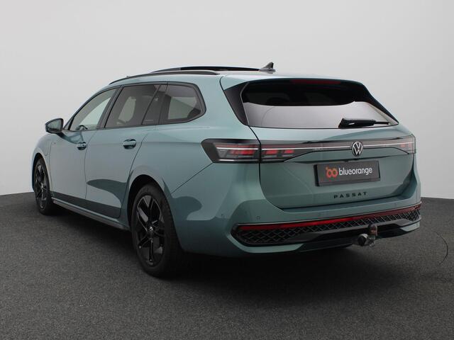 Volkswagen PASSAT Variant 1.5 eHybrid R-Line Edition 272PK DSG SOH 100%, Black Style, Pano-Schuifdak, Trekhaak, Lederen Bekleding, Memorystoel, 360gr. Camera, Stoel-Stuurverwarming, 18" LM Velgen