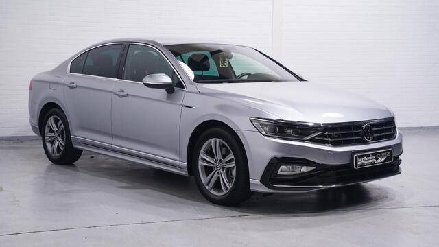 Volkswagen PASSAT 1.5 TSI R-Line Business + Rijklaar! Navi Stoel- en voorruitverwarming Led matrix Apple Carplay Camera 1e Eig. NAP