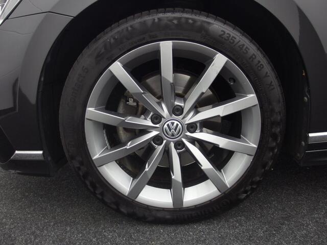 Volkswagen PASSAT Variant 1.5 TSI Elegance Business R FACELIFT / R-LINE / AUTOMAAT / GR NAVI / TREKHAAK / STOELVERW / CAMERA / FULL LED / NL-AUTO