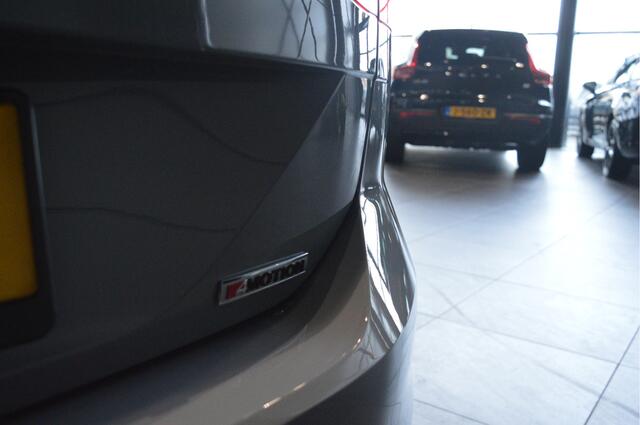 Volkswagen PASSAT Variant 2.0 TSI 4Motion R-LINE Black Style trekhaak 272 pk !!