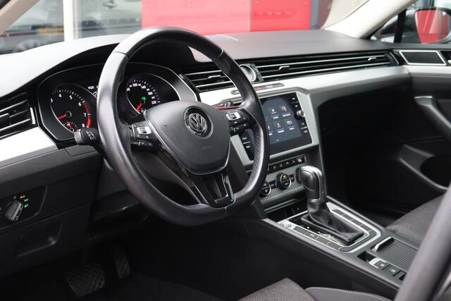 Volkswagen PASSAT Variant 1.5 TSI Comfortline Business | Origineel NL | Trekhaak | ACC | Navigatie | PDC | Rijklaar! |