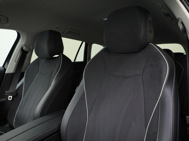 Volkswagen PASSAT Variant 1.5eHybrid 150kW/204PK Business · Navigatie · Apple/Android · Trekhaak · Garantie t/m 07-05-2027