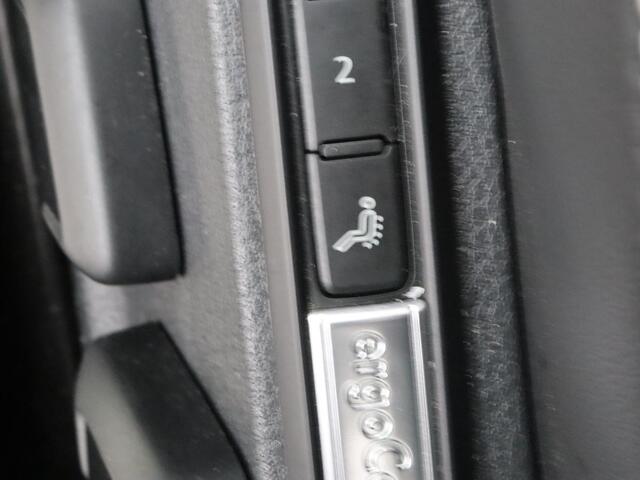 Volkswagen PASSAT 1.5 TSI R-Line | Nappaleder | Stoelverwarming | Camera | Carplay | Massage | Memory | Side Assist | Navigatie | Matrix LED | Adaptive cruise