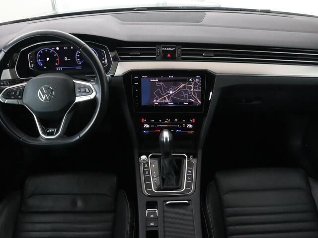 Volkswagen PASSAT 1.5 TSI R-Line | Nappaleder | Stoelverwarming | Camera | Carplay | Massage | Memory | Side Assist | Navigatie | Matrix LED | Adaptive cruise