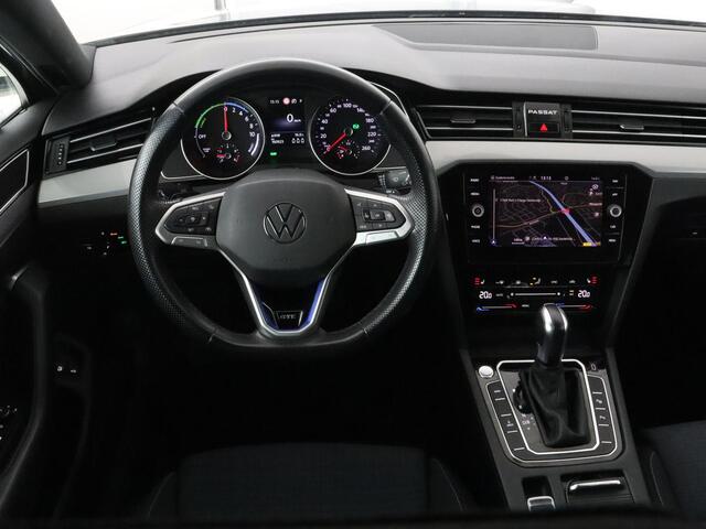 Volkswagen PASSAT 1.4 TSI GTE | Standkachel | Adaptive cruise | Stoelverwarming | Camera | Matrix LED | Carplay | Side Assist | Massage | PDC | Navigatie | PHEV | Plug In