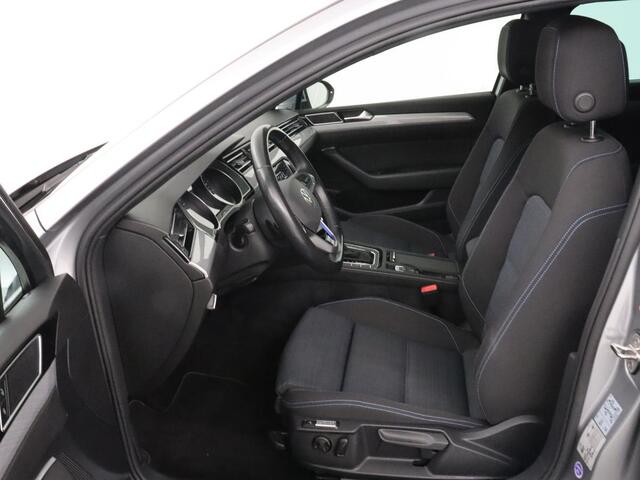 Volkswagen PASSAT 1.4 TSI GTE | Standkachel | Adaptive cruise | Stoelverwarming | Camera | Matrix LED | Carplay | Side Assist | Massage | PDC | Navigatie | PHEV | Plug In