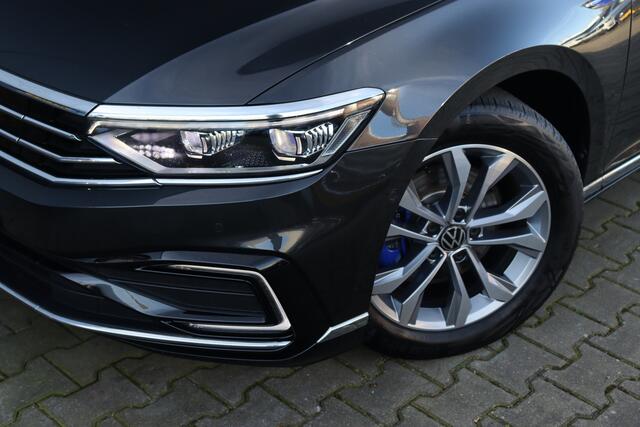 Volkswagen PASSAT Variant 1.4 TSI PHEV GTE Business | Pano | Trekhaak | Camera |