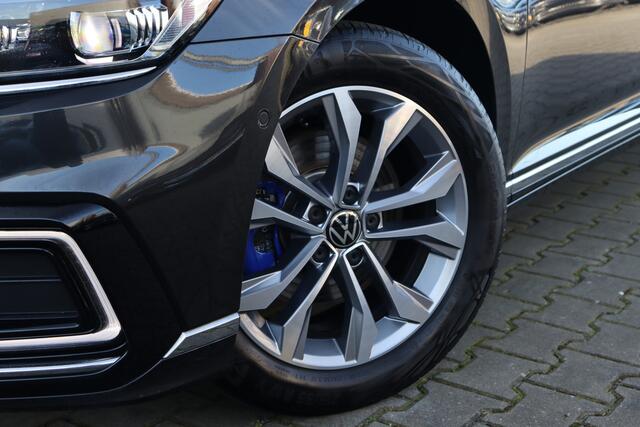 Volkswagen PASSAT Variant 1.4 TSI PHEV GTE Business | Pano | Trekhaak | Camera |