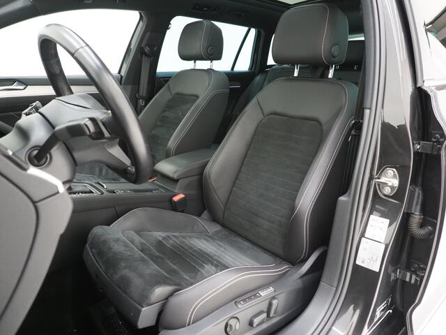 Volkswagen PASSAT Variant 1.4 TSI PHEV GTE | Panoramadak | Massage | Dynaudio | 360 | Trekhaak | Keyless | Memory