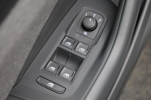 Volkswagen PASSAT Variant 1.5 eTSI 150pk DSG · Stoel-& stuurverwarming · Apple/Android Car Play · ACC · Side Assist · Verkeersbord Detectie · Garantie t/m 12-06-2026