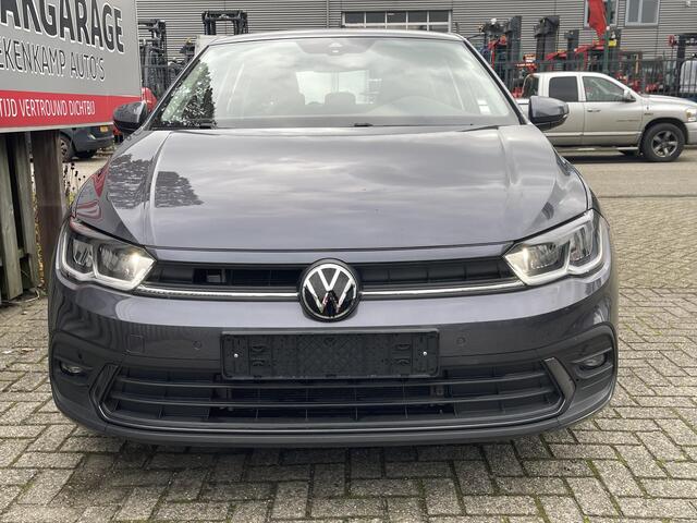 Volkswagen POLO 1.0 TSI Life 15"/Vitual cockpit/Stoelverwarming/PDC v+a/Apple Carplay & Android Auto/DAB/LED
