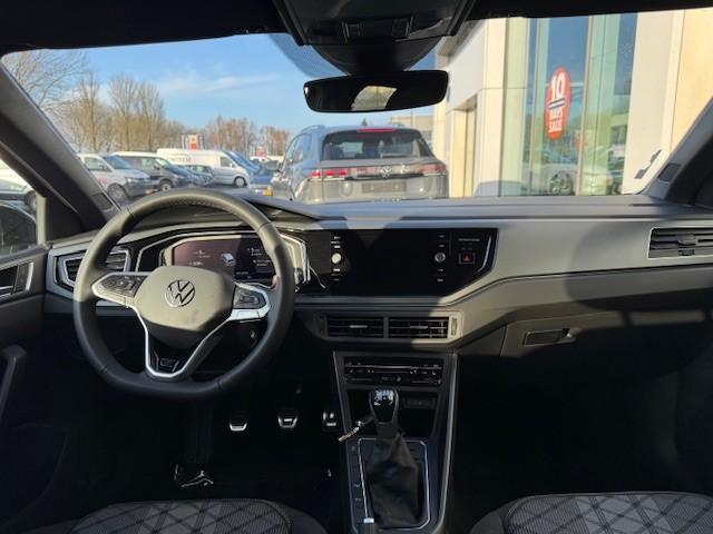 Volkswagen POLO R-Line-Edition 1.0 70 kW / 95 pk TSI Hatchback 5 v ersn. Hand | Camera | Stoelverwarming | Navigatie | Travel Assist | App Connect |