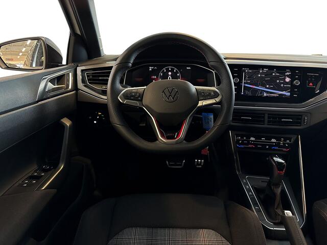 Volkswagen POLO 2.0 207pk TSI GTI / Navigatie 'Discover Media' / Adaptive Cruise Control / Velgen 'Faro', 18 inch lichtmetaal