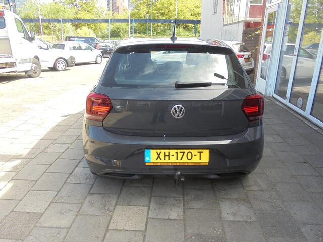 Volkswagen POLO 1.0 MPI Comfortline Business Navigatiesysteem, Parkeerassistentie, Airconditioning, Trekhaak, Lederen Bekleding