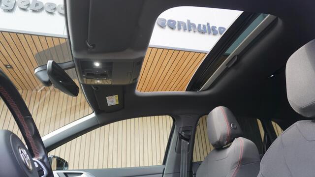 Volkswagen POLO 2.0 TSI 200pk GTI Pano.Dak Virtual Cockpit 18inch LM Beats VW-Drive Modus *Verlaagd* Nette staat!
