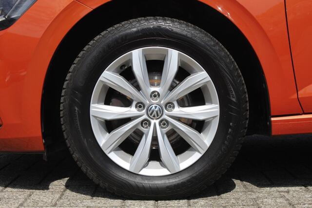 Volkswagen POLO 1.0 TSI Comfortline Navigatie/Airco/Adaptive cruise control/Parkeersensoren rondom/Stoelverwarming/Multifunctioneel stuurwiel/Lichtmetalen velgen.