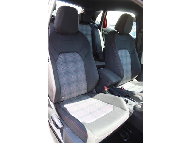 Volkswagen POLO 2.0 TSI GTI Navigatie/Virtual cockpit/Parkeersensoren rondom/Cruise control/Airco/Apple carplay/Stoelverwarming/Multifunctioneel stuurwiel/17'' Lichtmetalen velgen.