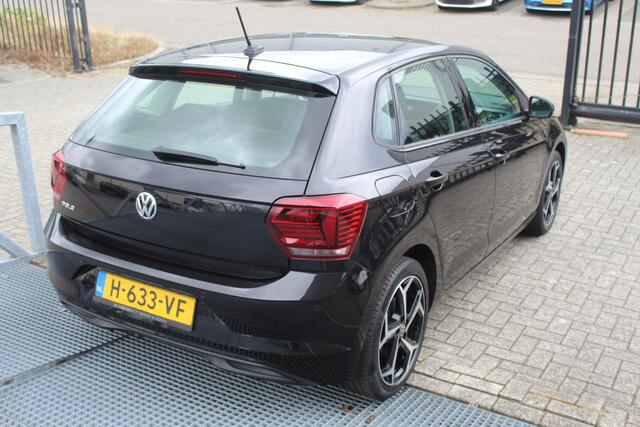Volkswagen POLO 1.0 TSI Comfortline Navigatie/Adaptive cruise control/Parkeersensoren rondom/Apple carplay/Airco/Orig. NL/NAP/17'' Lichtmetalen velgen.