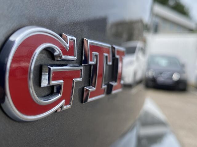 Volkswagen POLO 2.0 TSI GTI / Automaat / 200 PK / Dealer-Onderhouden / Adaptieve Cruise-Control / Climate-Control / Stoelverwarming / Apple-Carplay & Android-Auto / Full-LED verlichting/ DAB Radio-Bluetooth / PDC V+A / 17'' LMV / All-Season / ENZ.