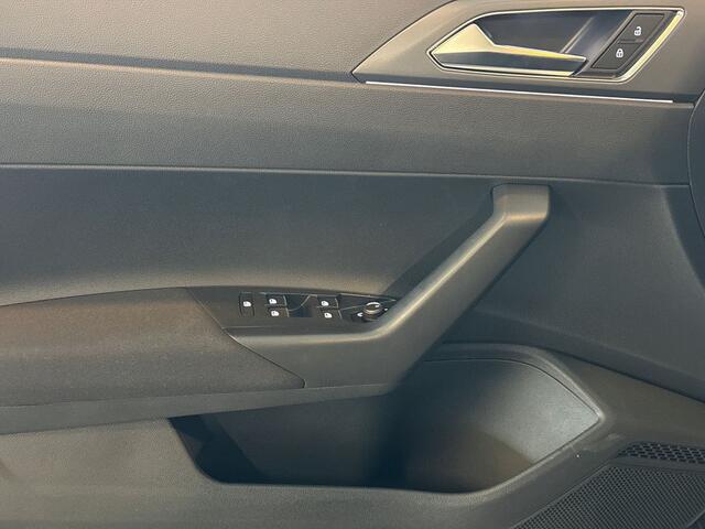 Volkswagen POLO 1.0 110pk TSI R-Line | Dodehoeksensor (Side Assist) | Koplampverlichting LED Matrix ('IQ.Light') | Voorstoelen verwarmbaar